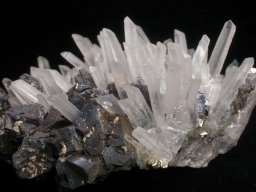 Quartz blanc galéne druse